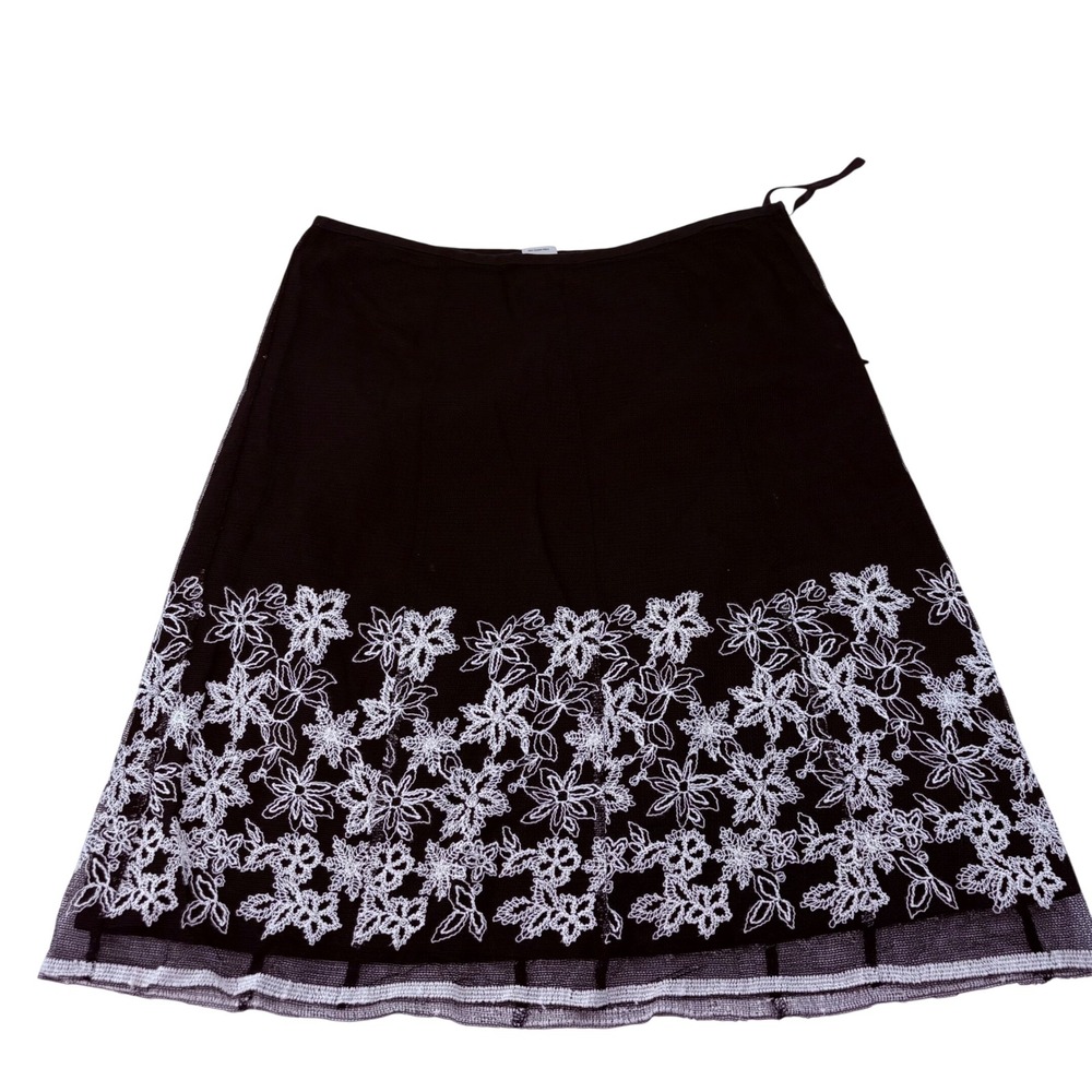 White House Black Market Black Mesh Floral Embroidered A-Line Skirt Size 2 0461
